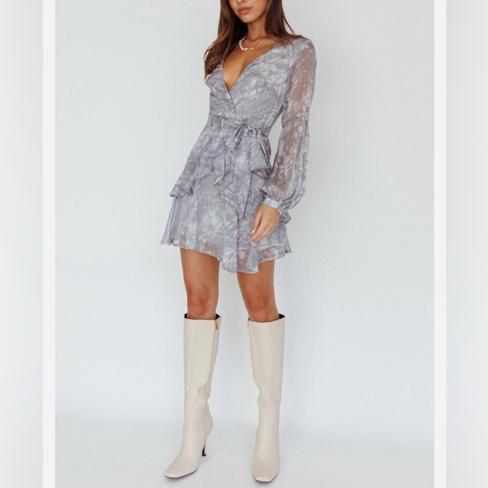 Light grey floral print layered dress with ballon sleeves, size Small/Medium